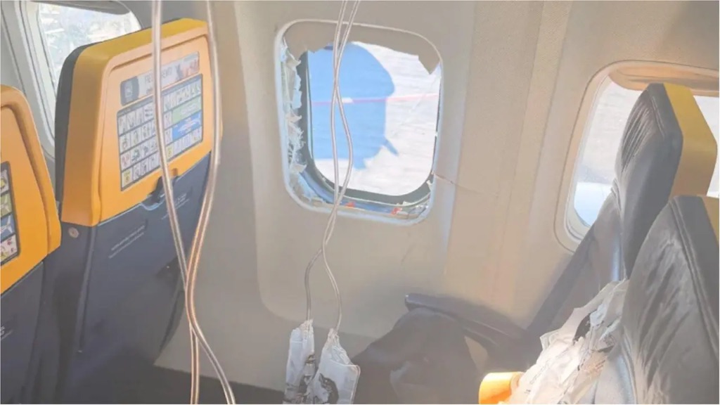 Finestrino rotto dall'interno — Boeing 737-800 Ryanair FR1879 — incidente Salonicco 10 luglio 2026